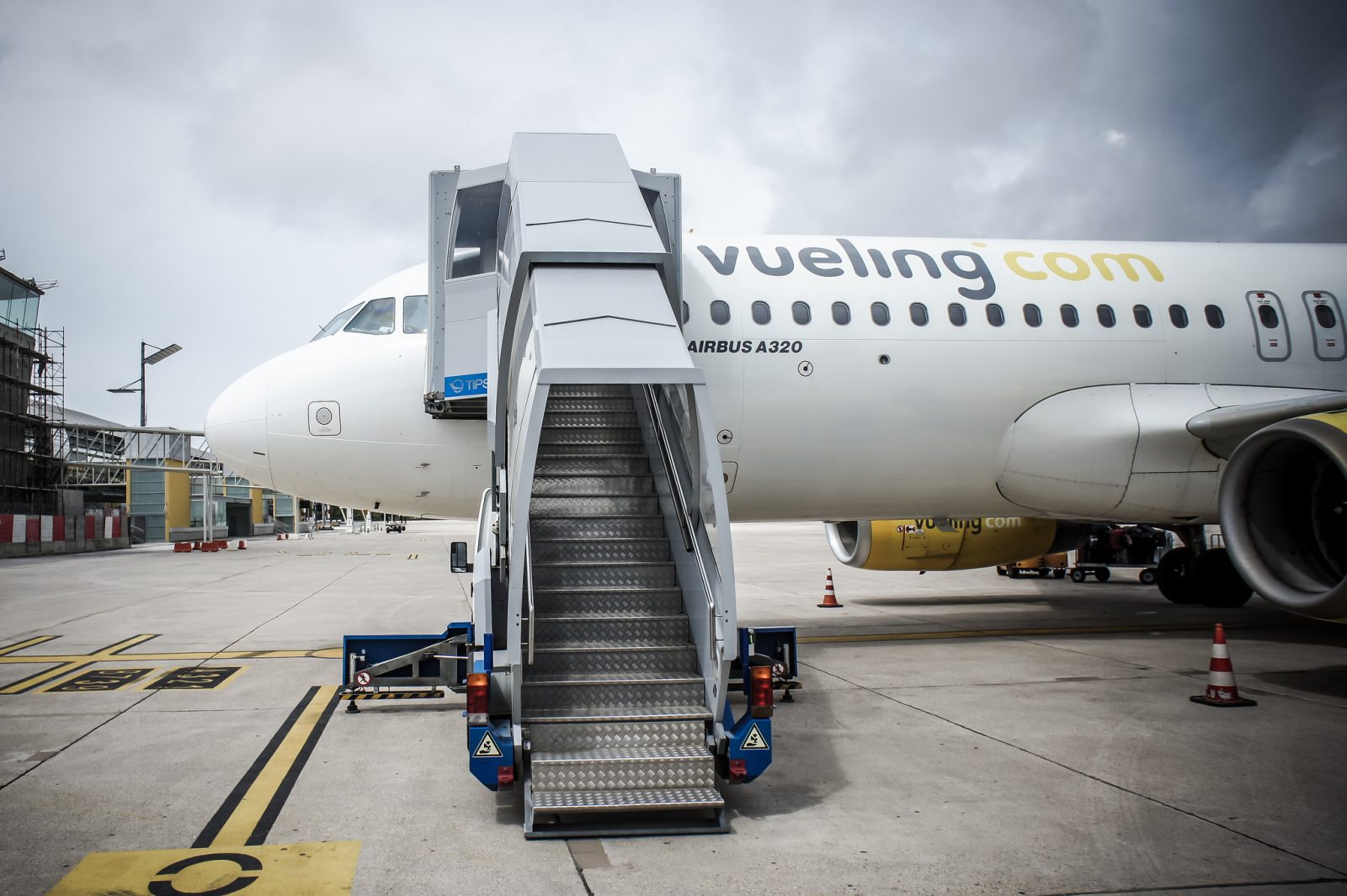 90% of Pilots At Spanish Low-Cost Airline, Vueling Vote To Strike: They Feel "Ignored, Neglected and Despised"