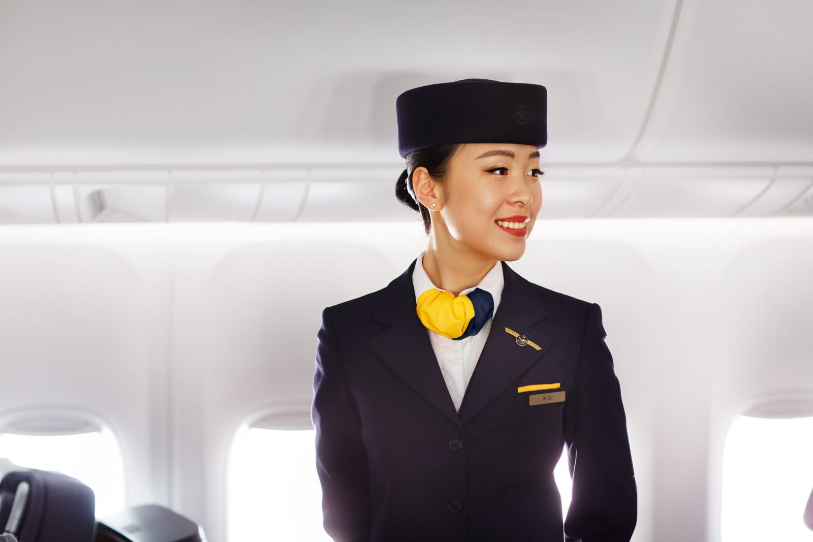 royalty light bulb T Lufthansa Closes Cabin Crew Applications Due To "Overwhelming" Numbers: But  Other Opportunities Exist