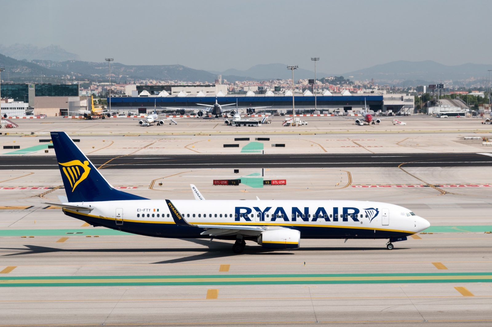 Ryanair Could Face Coordinated Cabin Crew Strikes Over the Busy Summer Months