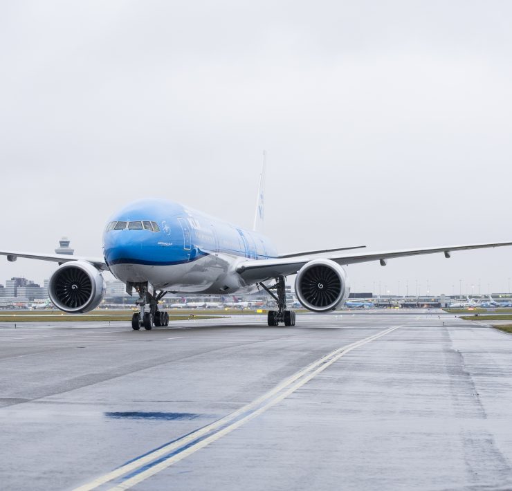Once Again, A Mobile Phone Has Set Ablaze Mid-Flight: KLM Pilot Declares Emergency Due To Smoke in Cabin