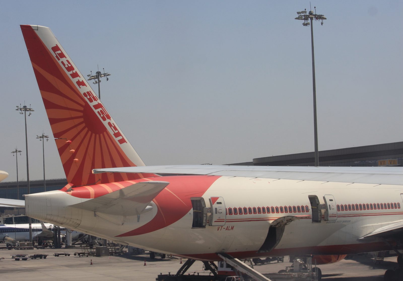 Air India Flight Attendant Reportedly Falls from Open Door of Boeing 777, Suffers Serious Injuries