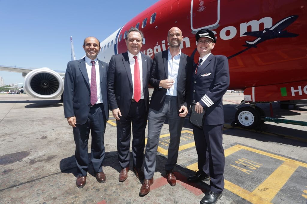 Senior execs celebrate the inugural Norwegian Air Argentina domestic service. Photo Credit: Norwegian