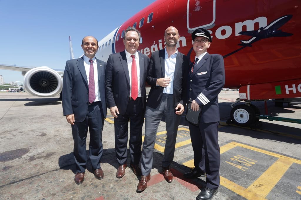 Senior execs celebrate the inugural Norwegian Air Argentina domestic service. Photo Credit: Norwegian