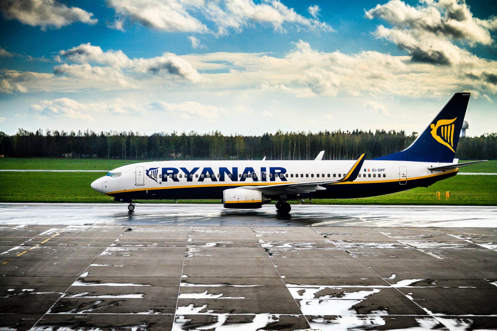 Ryanair Dimisses Cabin Crew Over "Staged" Photo: Sued Over ability to manage labor relations