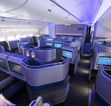 United Airlines Plans to Reduce the Number of Flight Attendants in its Flagship Polaris Business Class Cabin