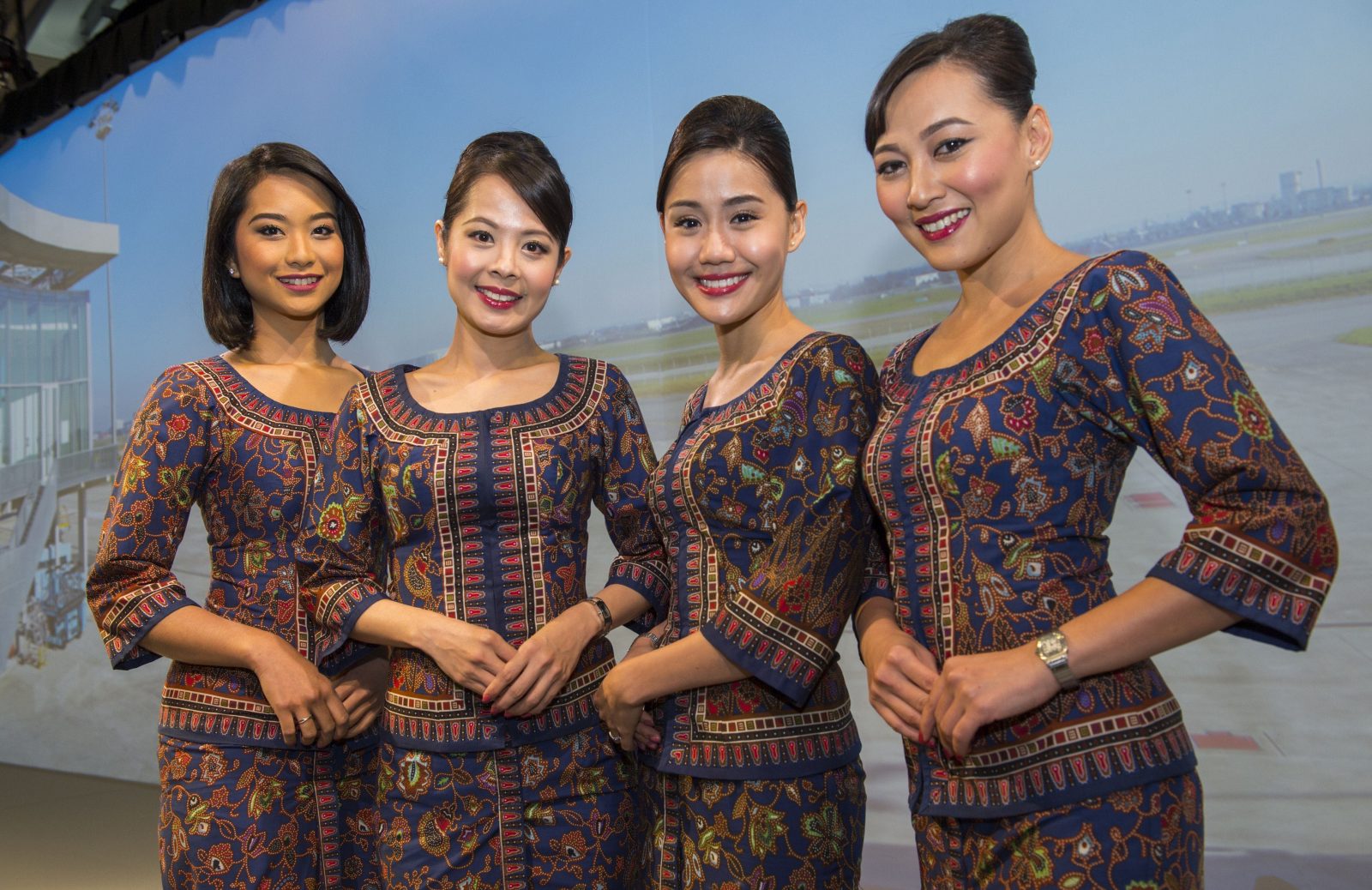 Singapore Airlines Will Keep the "Iconic Singapore Girl" in Adverts and Marketing