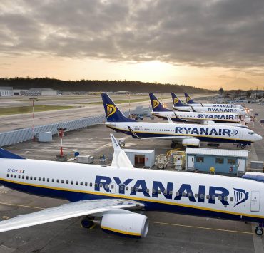 Ryanair Told it Can't Fire Pilots and Cabin Crew After it Closed Base in Eindhoven