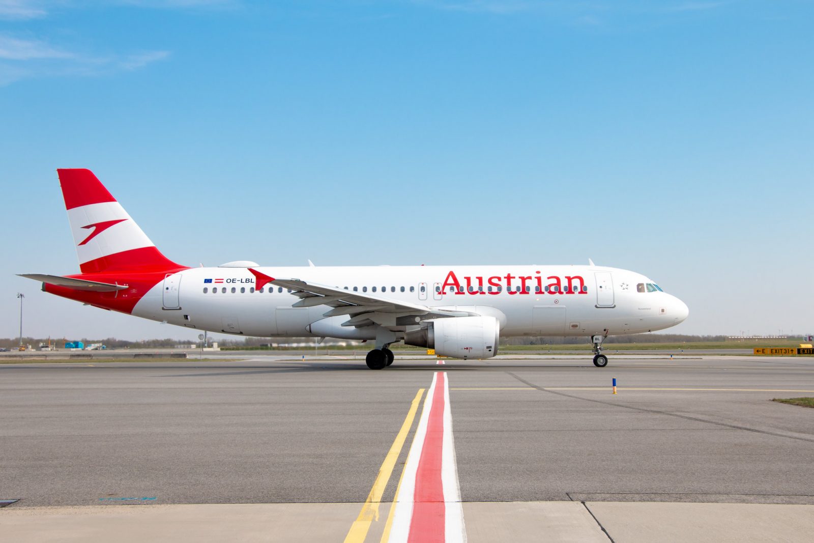 Armed Robbers Steal €10 Million from Austrian Airlines Plane As its Preparing to Takeoff