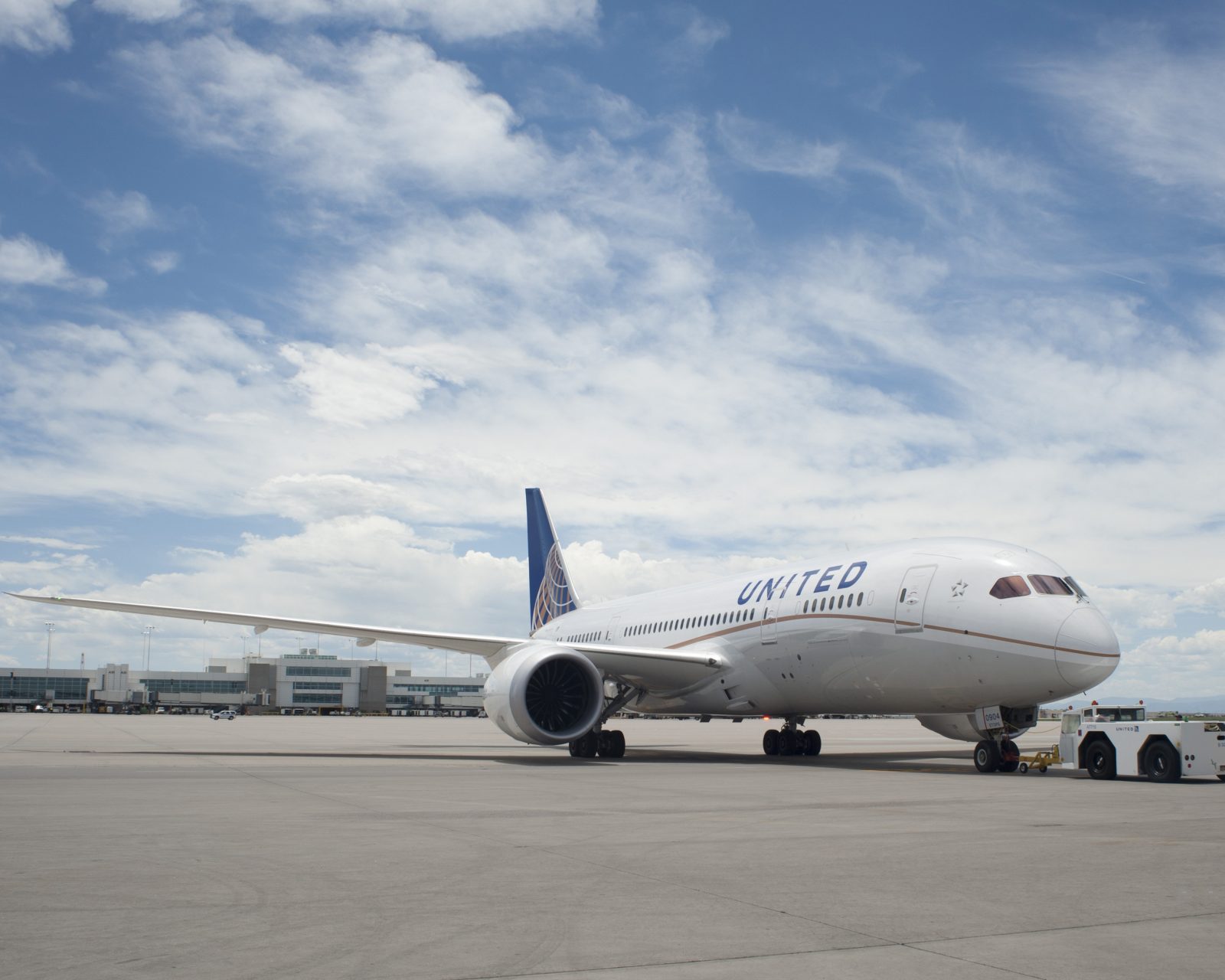 United Blames 737MAX Problems for Missing Performance Targets