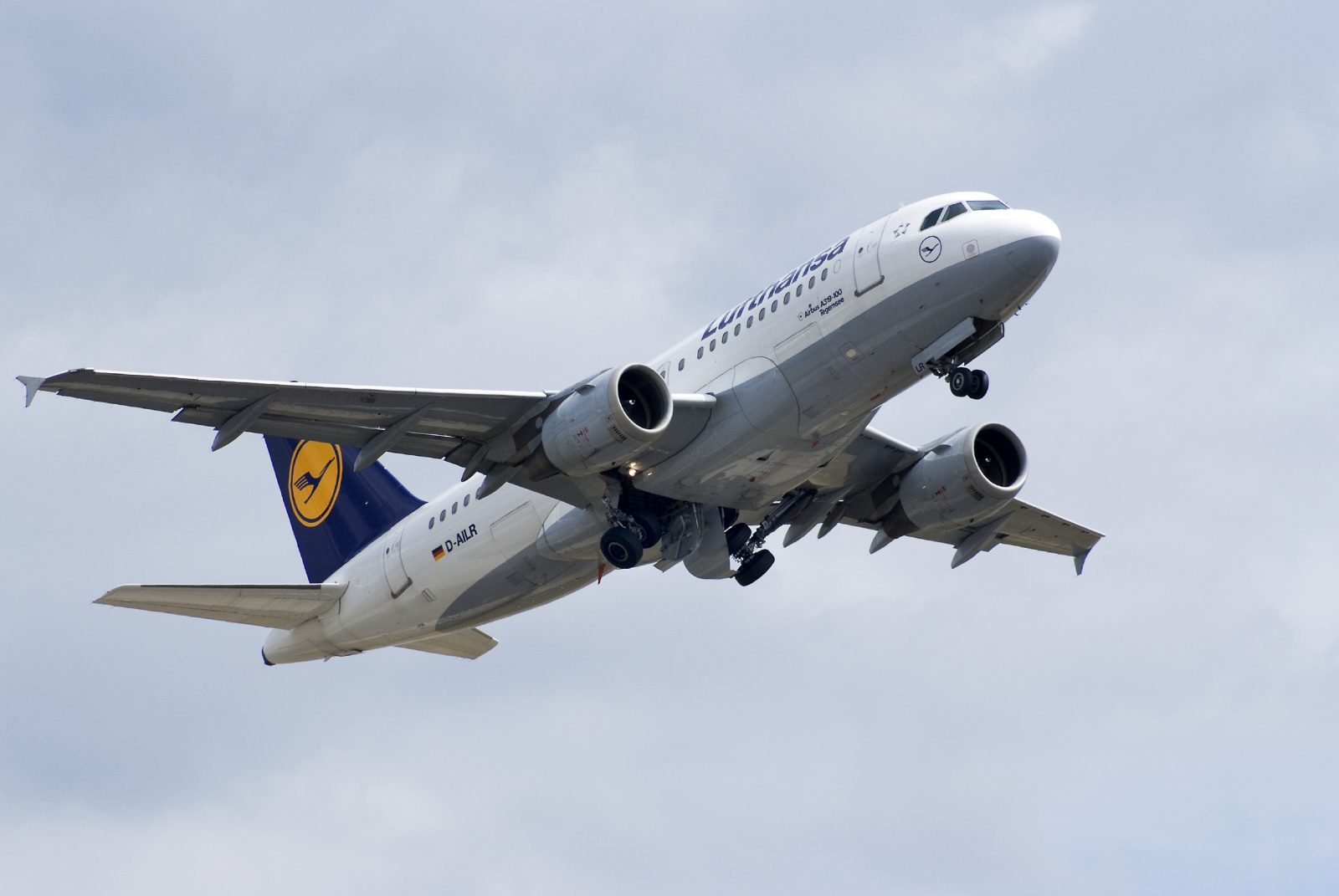 A Fume Event On This Lufthansa A319 Left a Flight Attendant Permanently Unfit to Fly