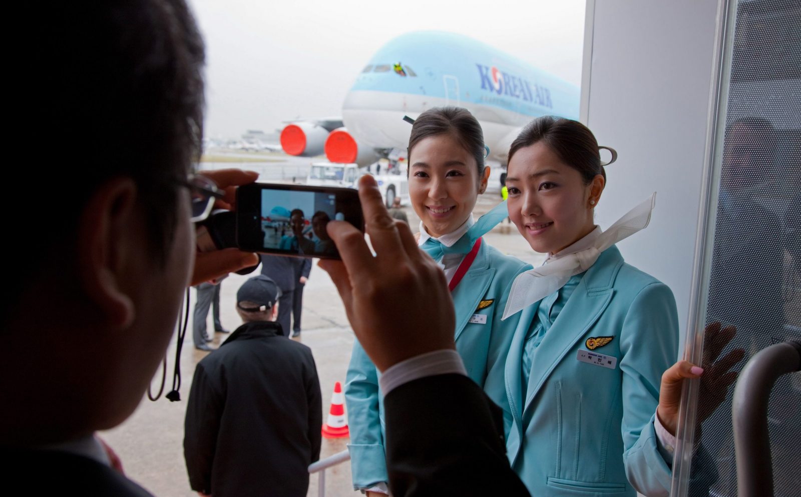 Korean Air Pilot Tries to Drink Alcohol During Flight But Cabin Manager Who Reported Him is Demoted