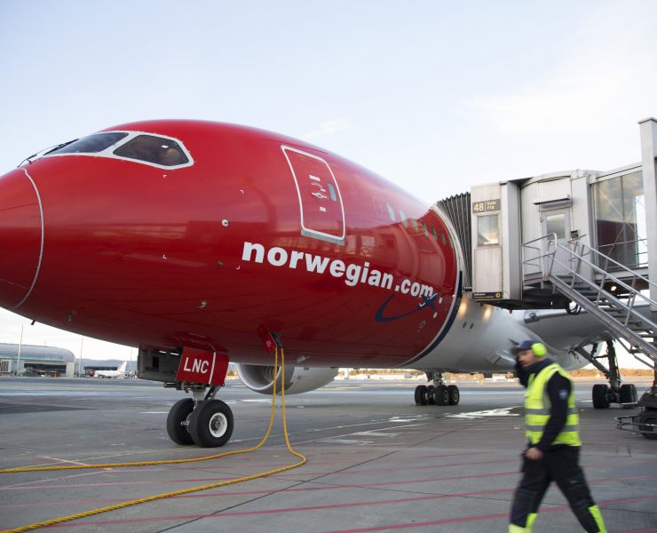Engine On Norwegian 787 Spews Parts Onto Cars and Houses Over Rome