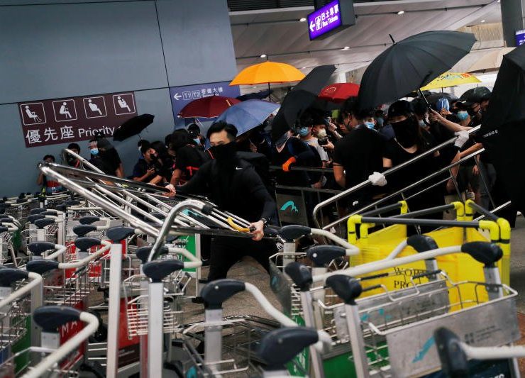 Express Train to Hong Kong Airport Shutdown as Protestors Conduct "Stress Test"
