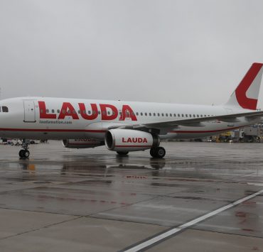 A Laudamotion Flight Attendant Was So Scared to Go Sick That She Fainted During a Flight... She Had Pneumonia