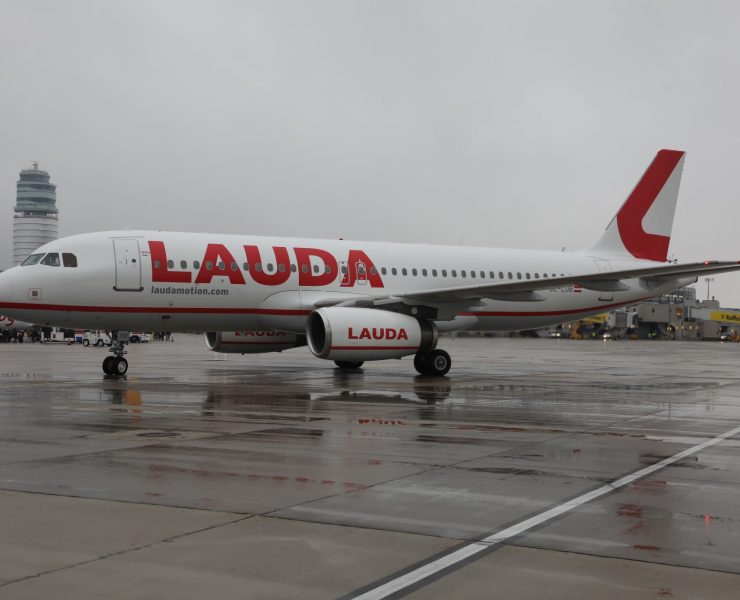 A Laudamotion Flight Attendant Was So Scared to Go Sick That She Fainted During a Flight... She Had Pneumonia