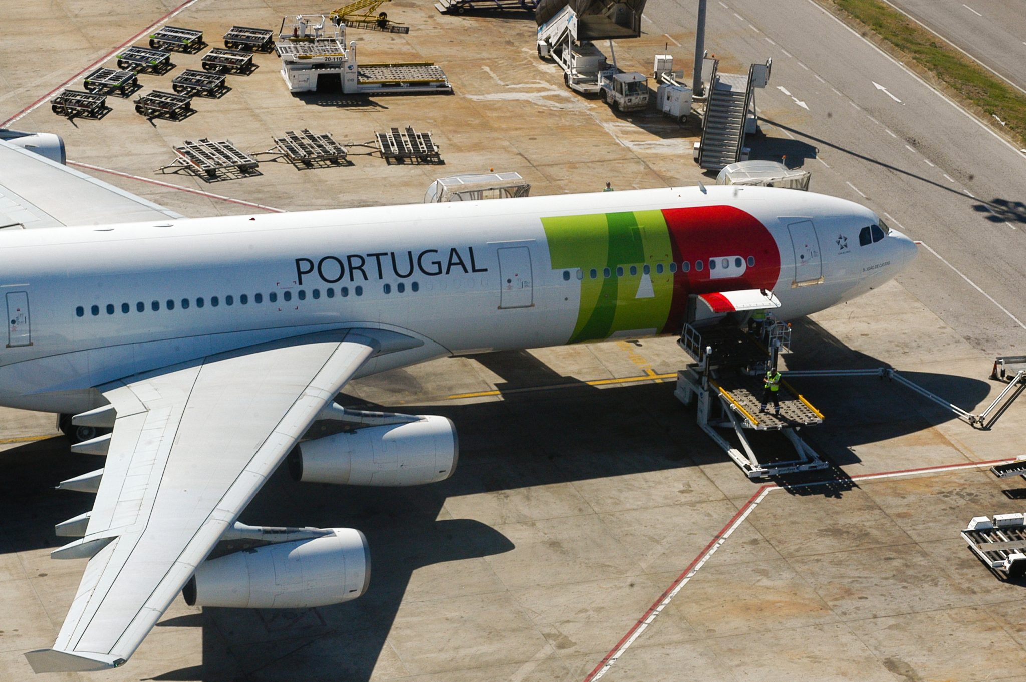 Companhia aérea portuguesa defende ciberataque, mas especialistas alertam que hackers criminosos têm indústria da aviação na mira