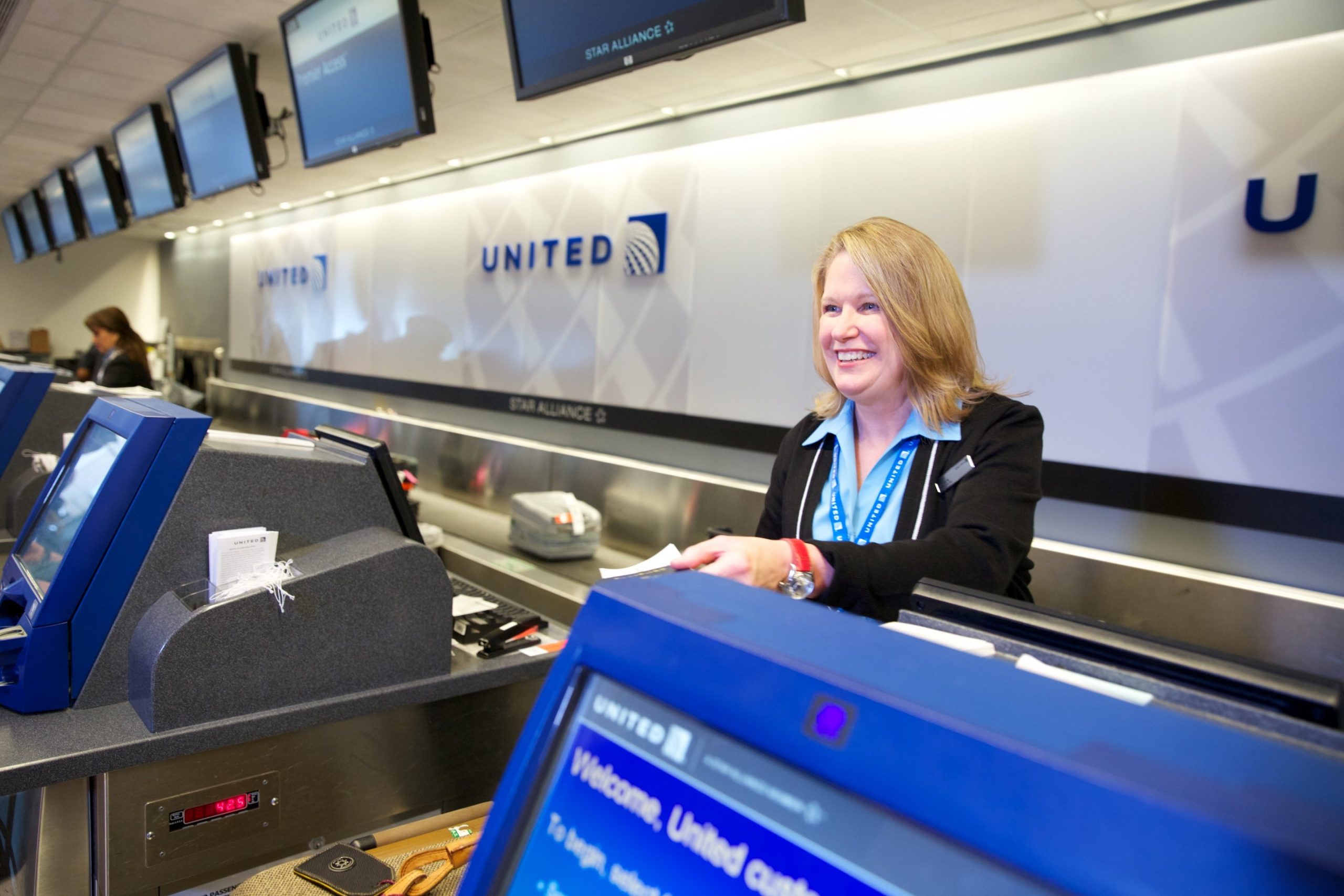 United's Flight Attendants Say Anti-Maskers Shouldn't Be Allowed Back Just  Yet