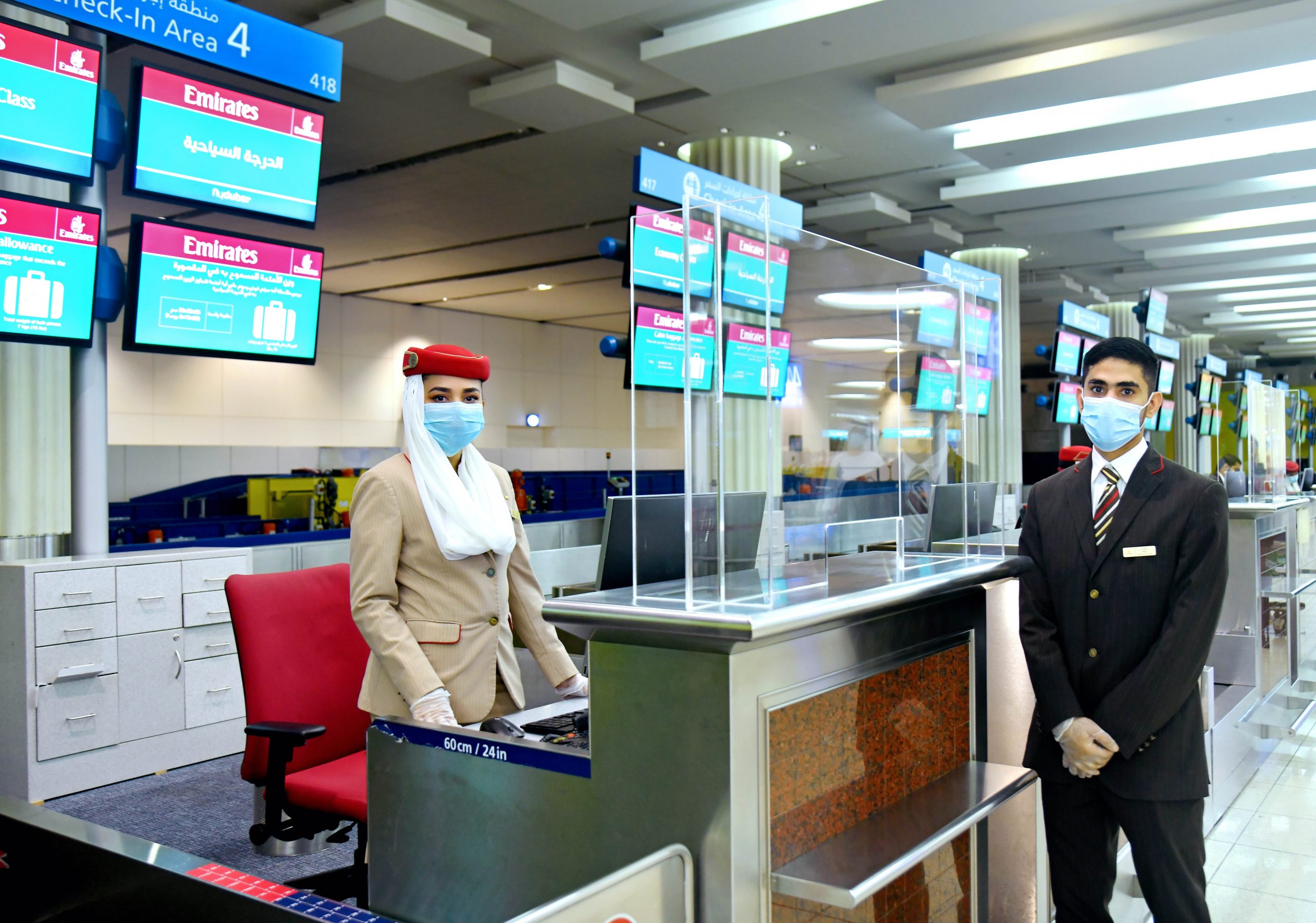 Uae service. Аэропорт эмираты Дубай. Аэропорт Дубай (Dubai International Airport). Emirates аэропорт ОАЭ. Аэропорт Дубай 2023.