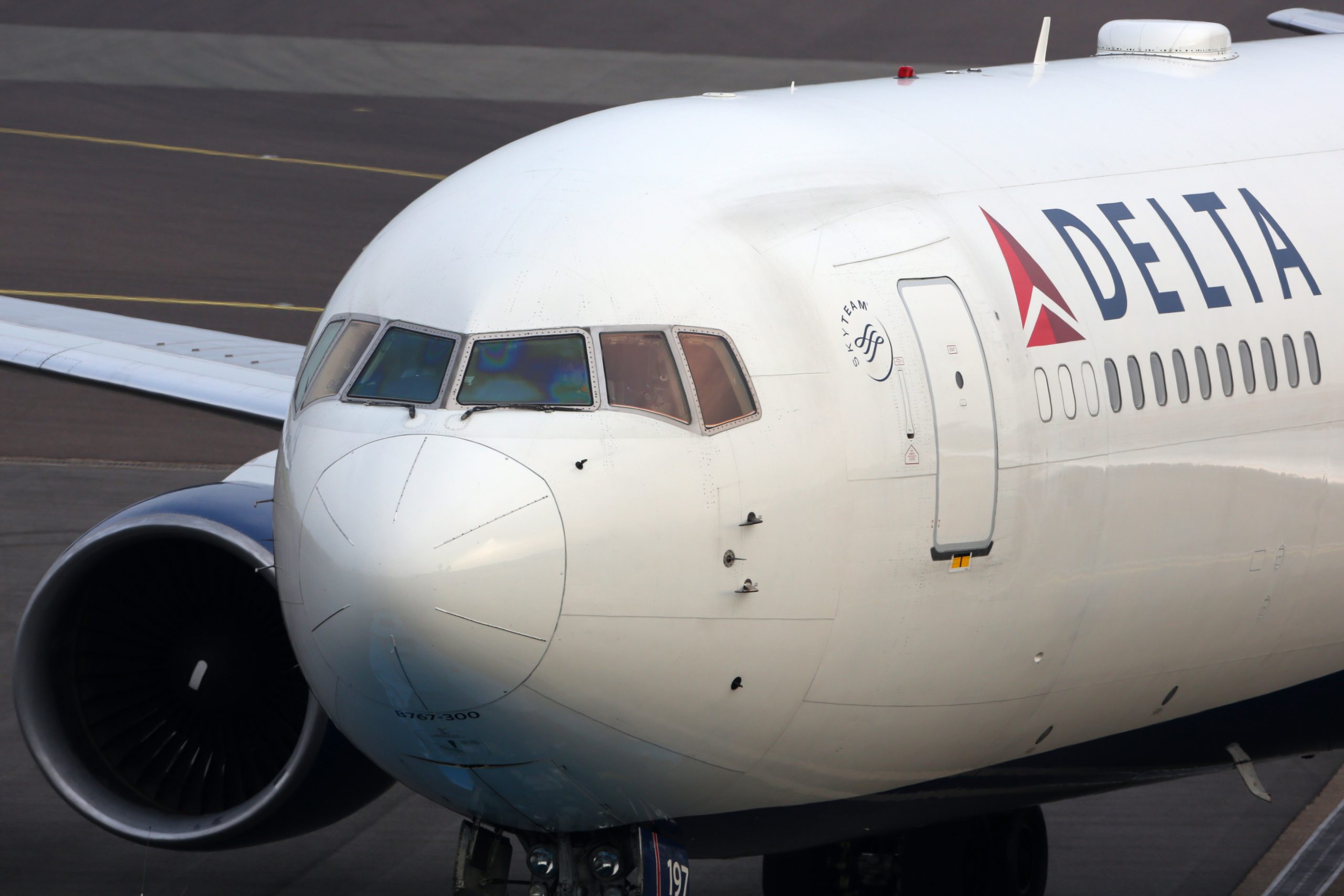 Grand Jury Indicts Unruly Passenger Who Punched Delta Flight Attendant and Tried..
