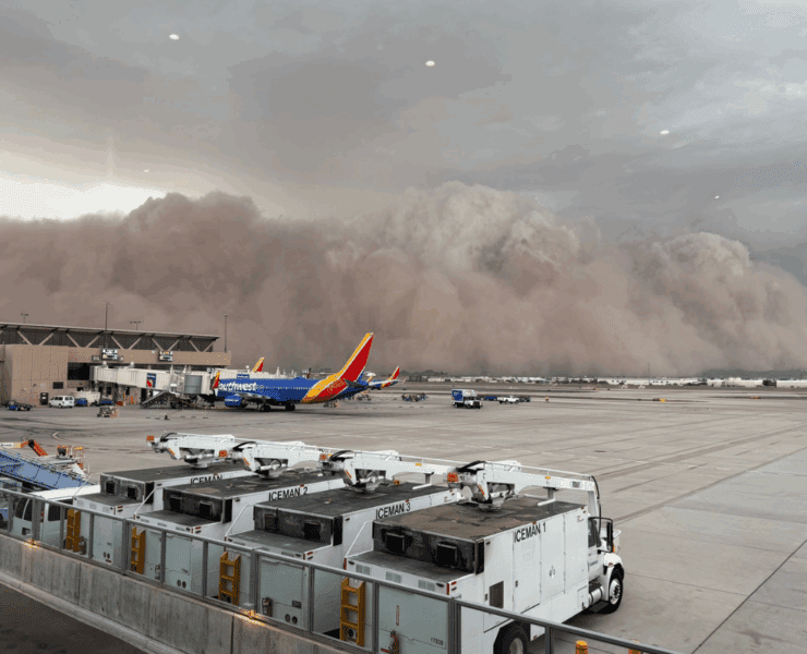 dust storm engulfs phoenix sky harbor airport