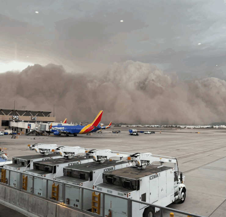 dust storm engulfs phoenix sky harbor airport