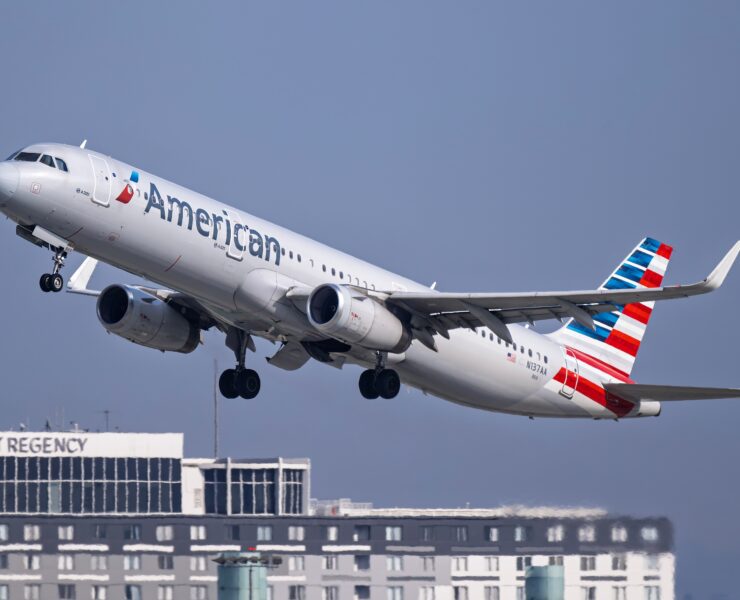 an american airlines airbus a321 flying in the sky