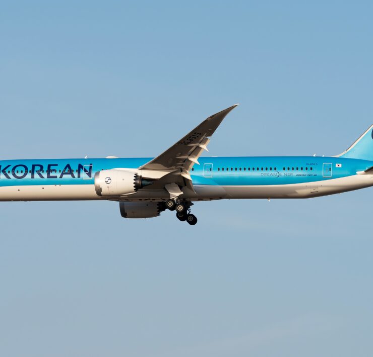 A Korean Air Boeing 787-10 Dreamliner flying in the sky