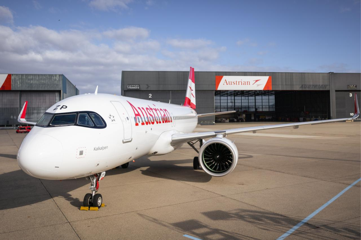 An Austrian Airlines Airbus A320neo on the tarmac