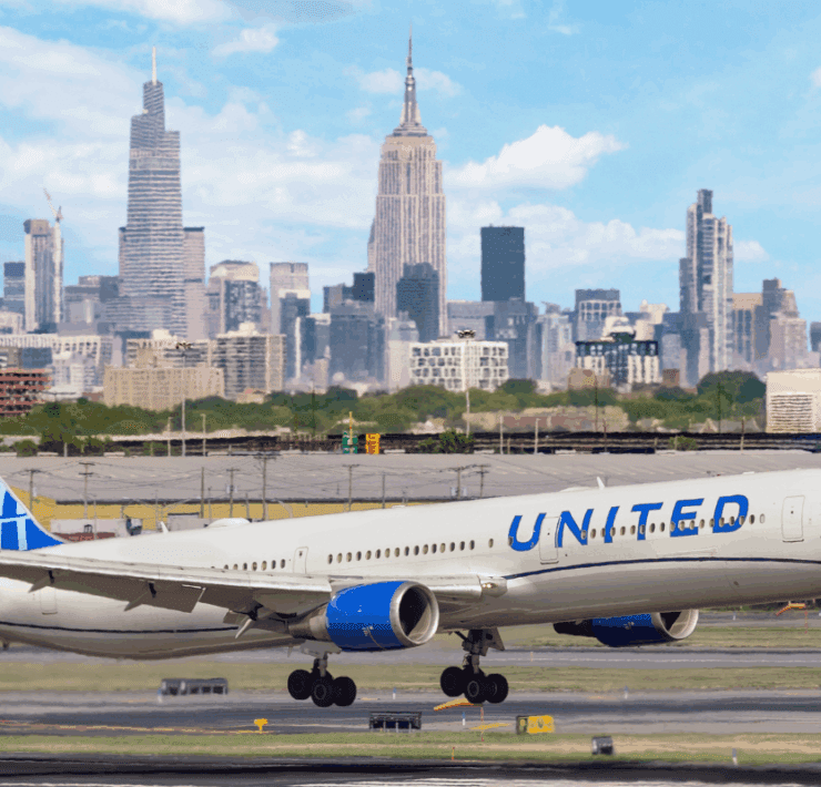 a united airlines 767 landing at Newark liberty airport