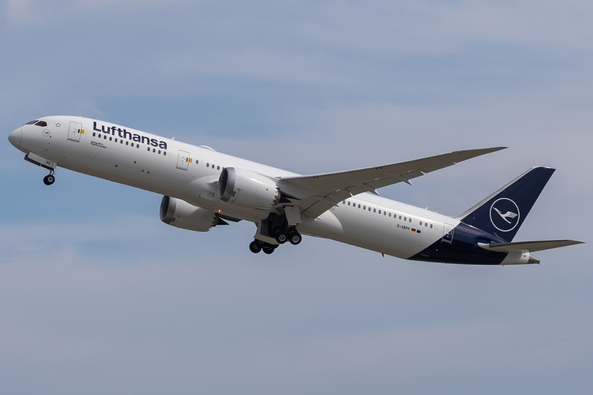 Lufthansa's first boeing 787 dreamliner featuring new allegris cabins flying in the sky