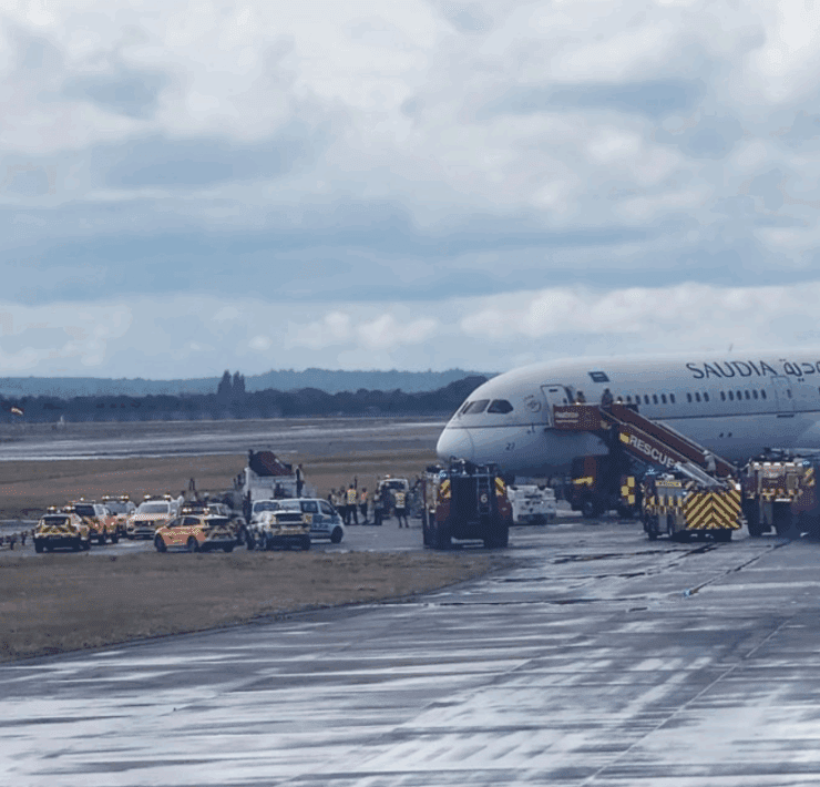 saudia boeing dreamliner emergency slide activated by unruly passenger