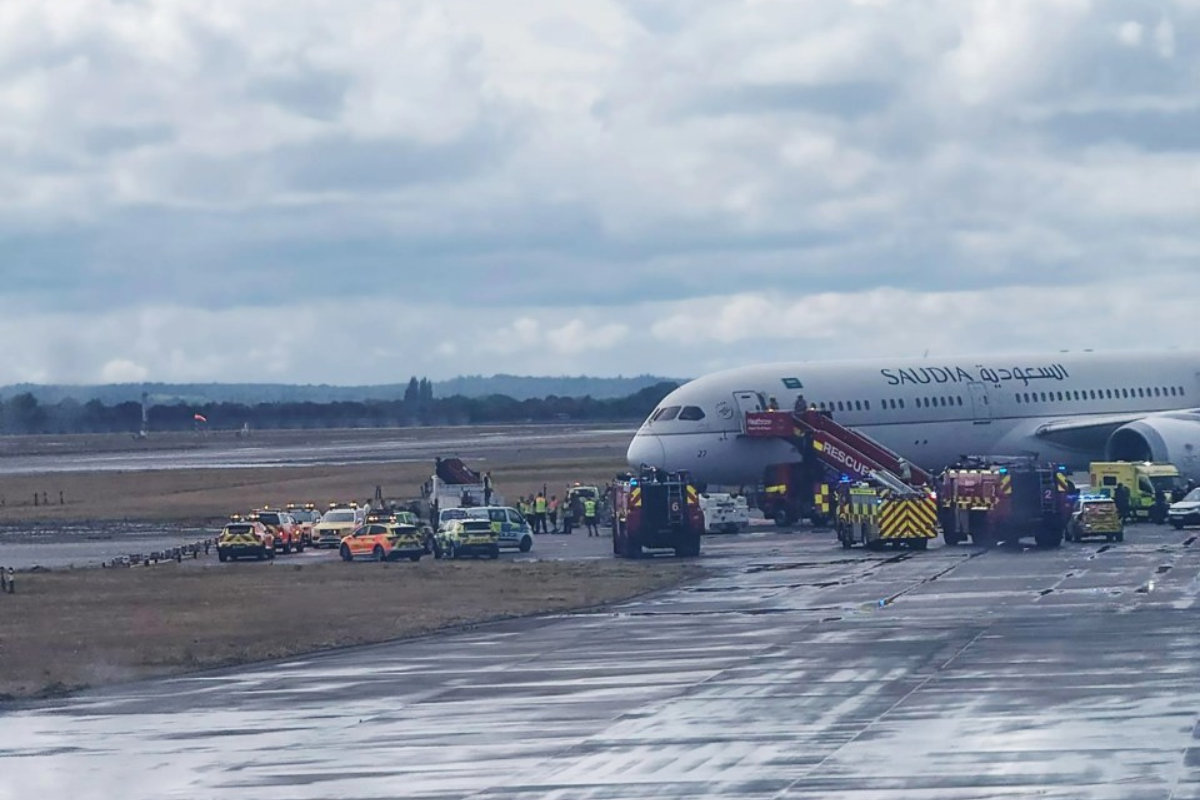 saudia boeing dreamliner emergency slide activated by unruly passenger
