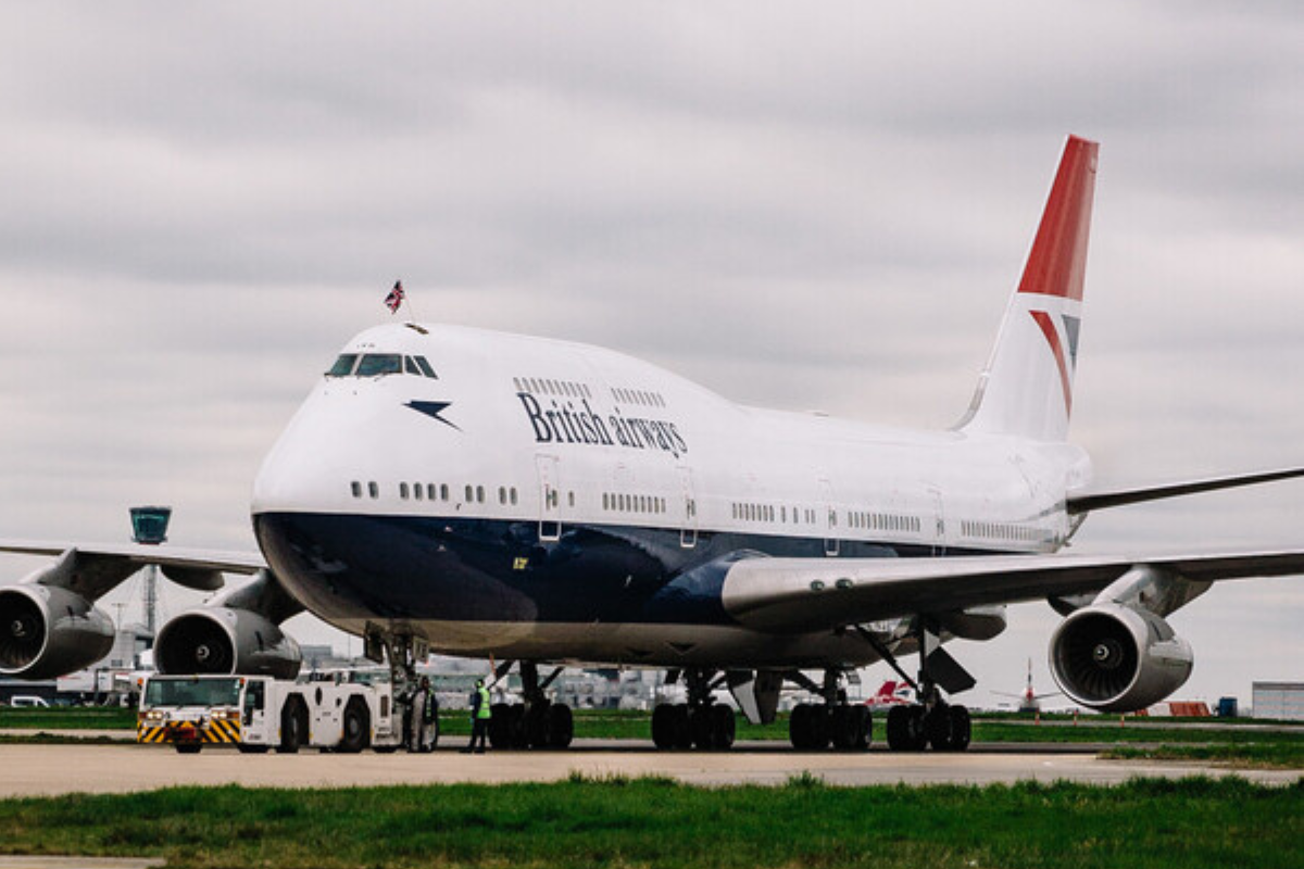 British Airways 747 in negus livery