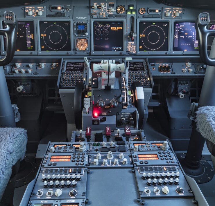 the cockpit of a boeing 737