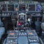 the cockpit of a boeing 737