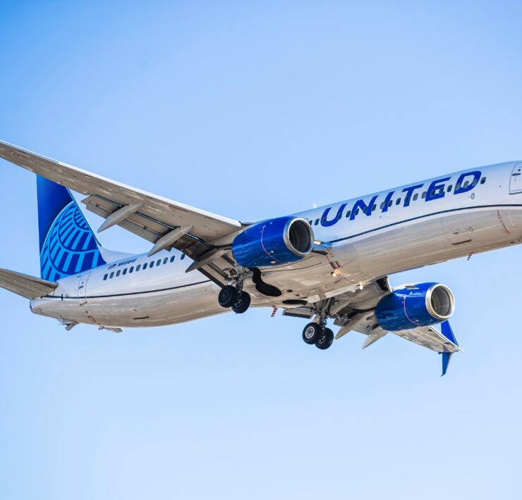 a united airlines boeing 737 flying in the sky