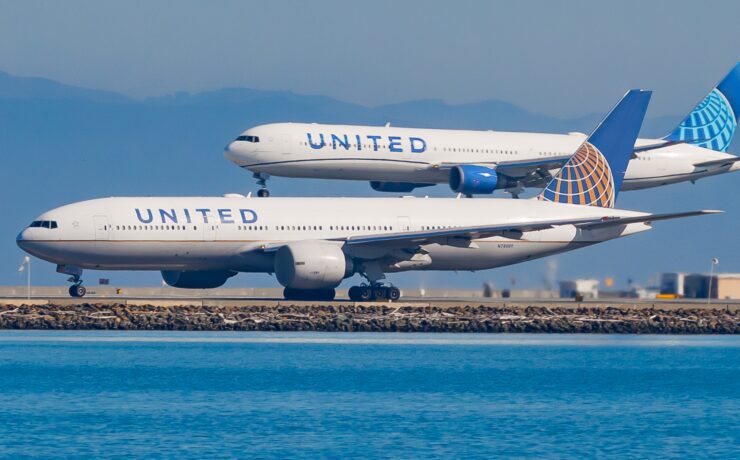 two united airlines planes coming into land at SFO