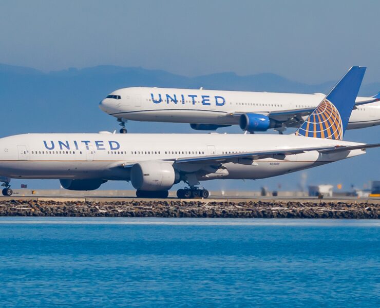 two united airlines planes coming into land at SFO