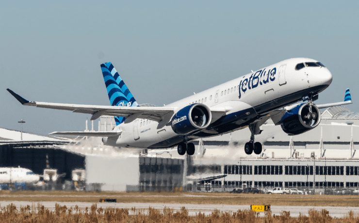 a jetblue a220 taking off