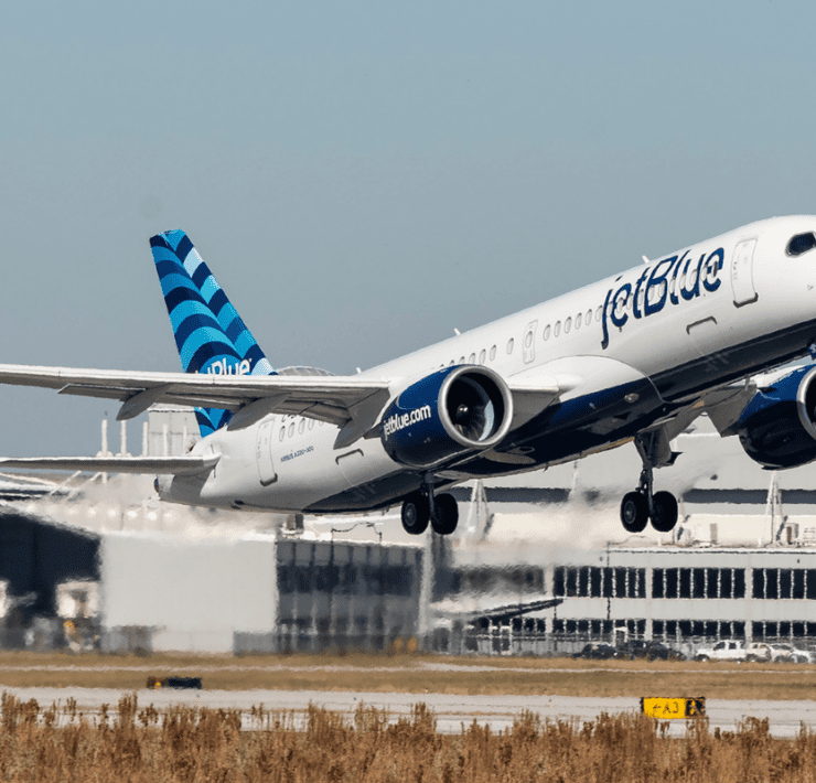 a jetblue a220 taking off