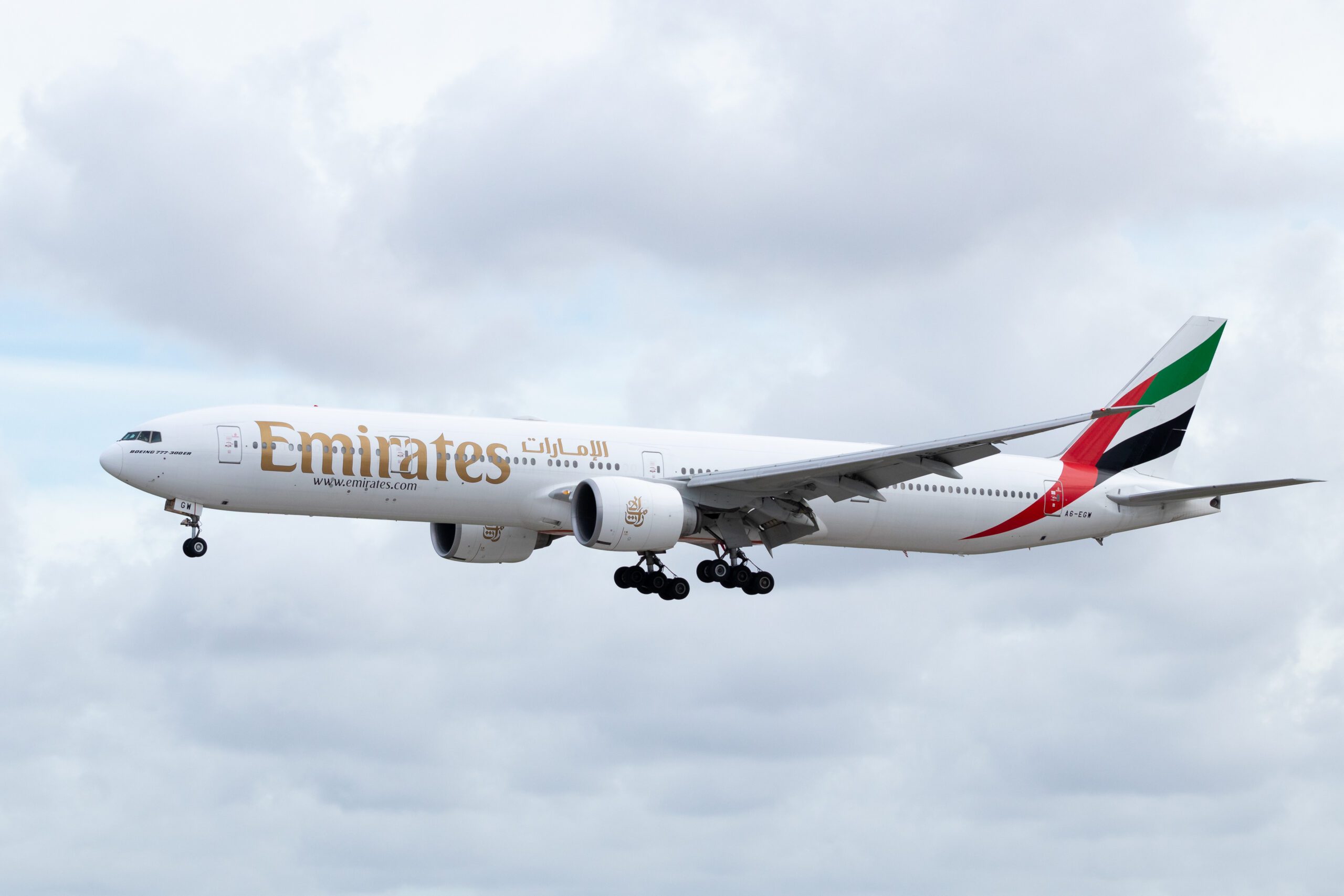 Emirates'in Boeing 777-300 Uçağı Miami'de Düşük Yakıt Alarmı Verdi