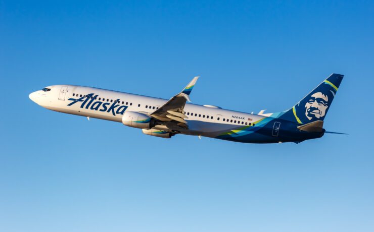 an alaska airlines plane flying in the sky