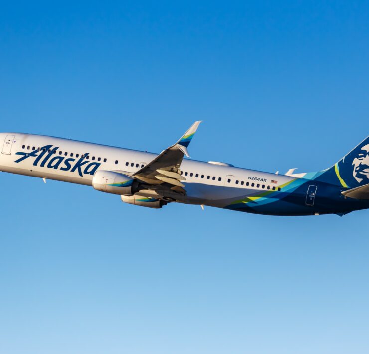 an alaska airlines plane flying in the sky