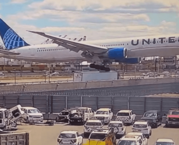video surveillance footage of a united airlines 767 striking a delivery truck while landing at ewr