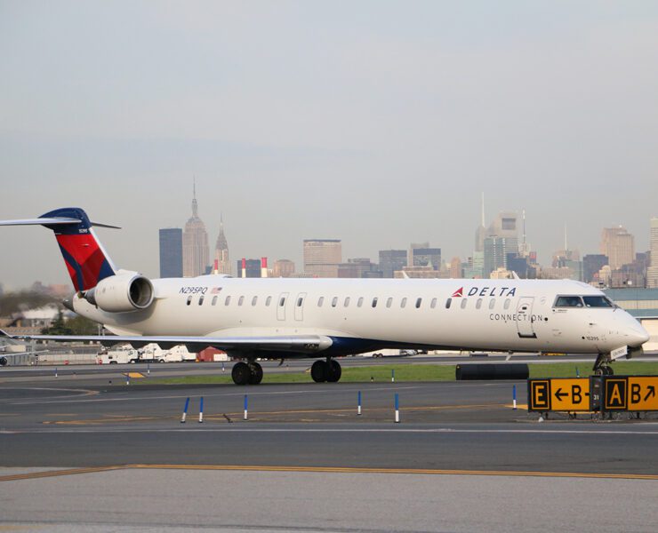 delta connection crj regional jet