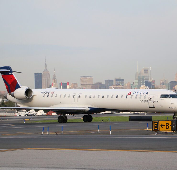 delta connection crj regional jet