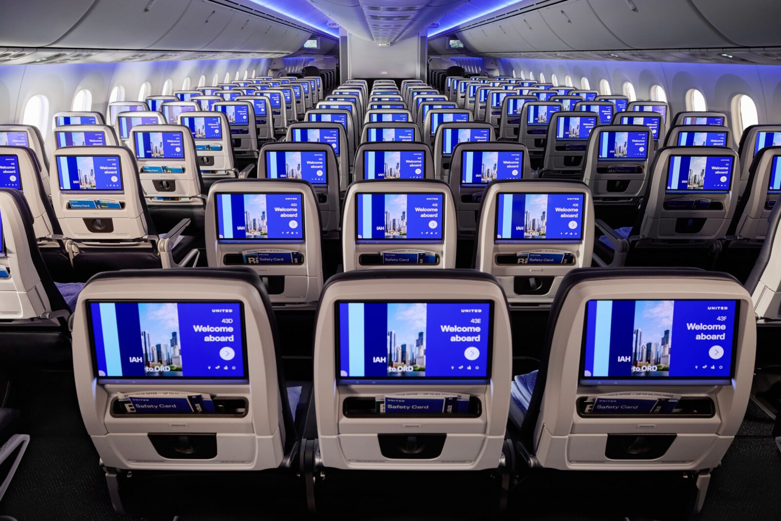 rows of united airlines economy seats on the boeing 787-9