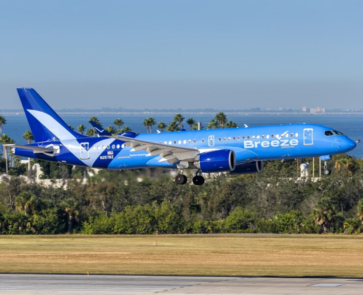 a breeze airways airbus a220 coming into land