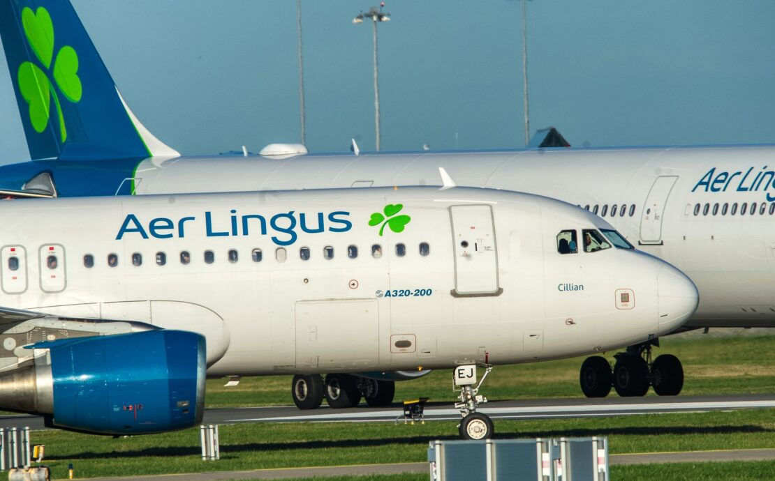 aer lingus planes on the runway