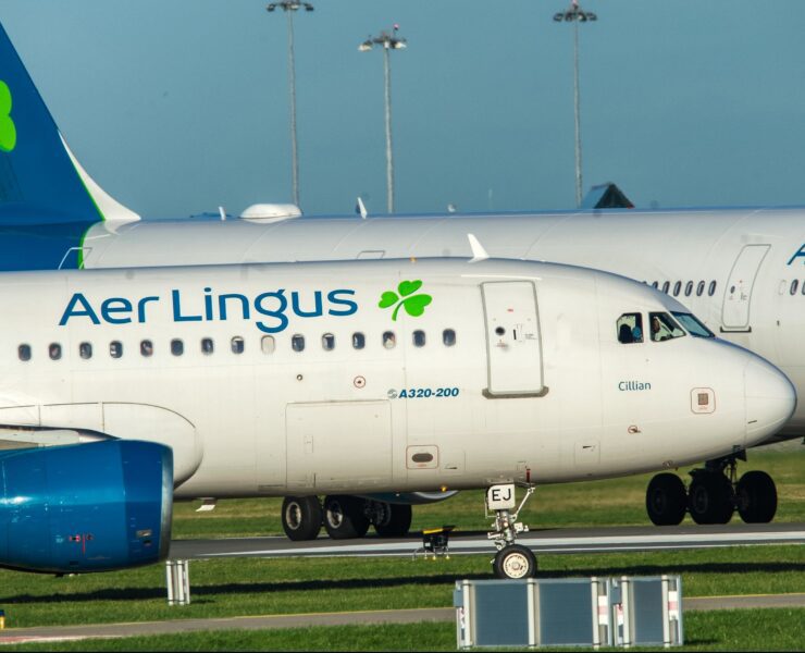 aer lingus planes on the runway